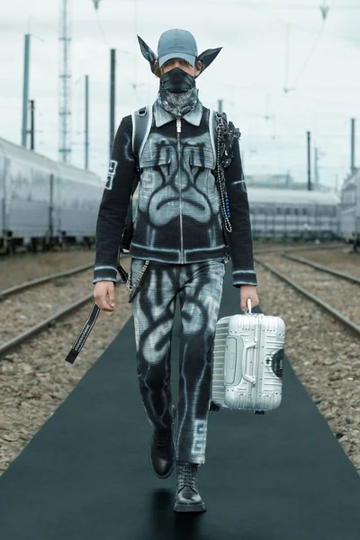 Look 11